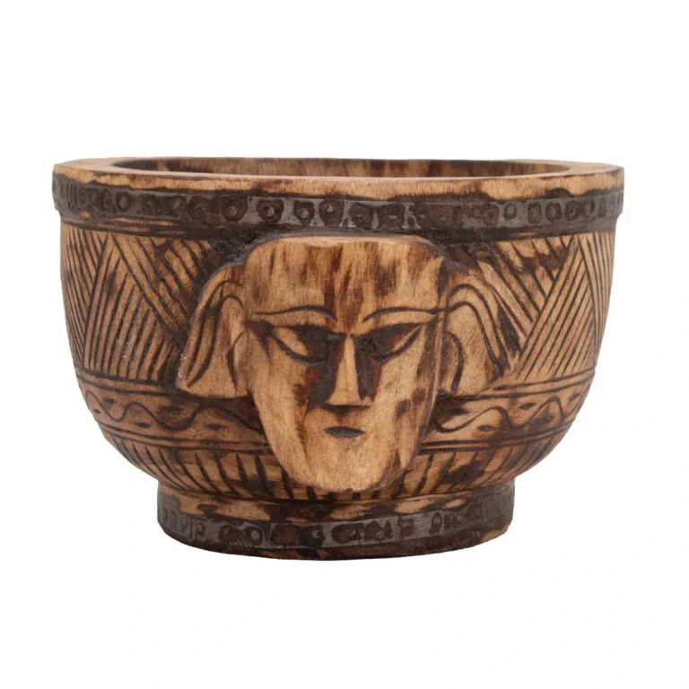 Mesa de Madera Café Tallado en India